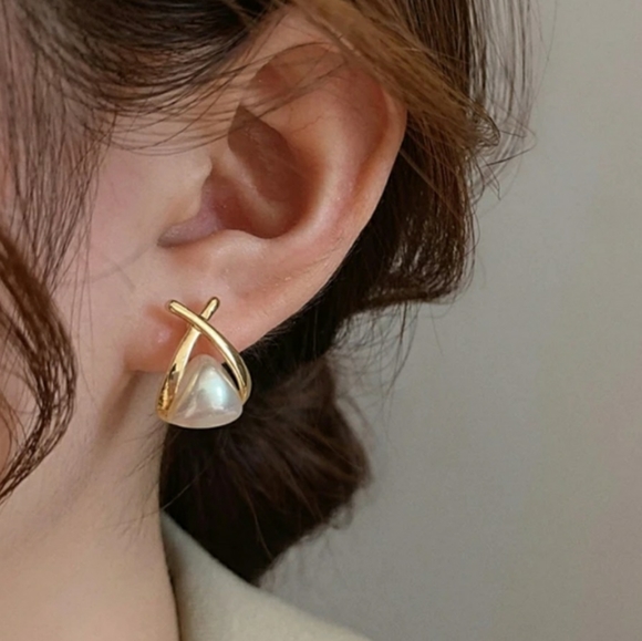 NEW Gold and Faux Pearl Triangular Shaped Stud Earrings - Picture 2 of 3
